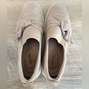 Earth Women's Taupe Suede Shoes